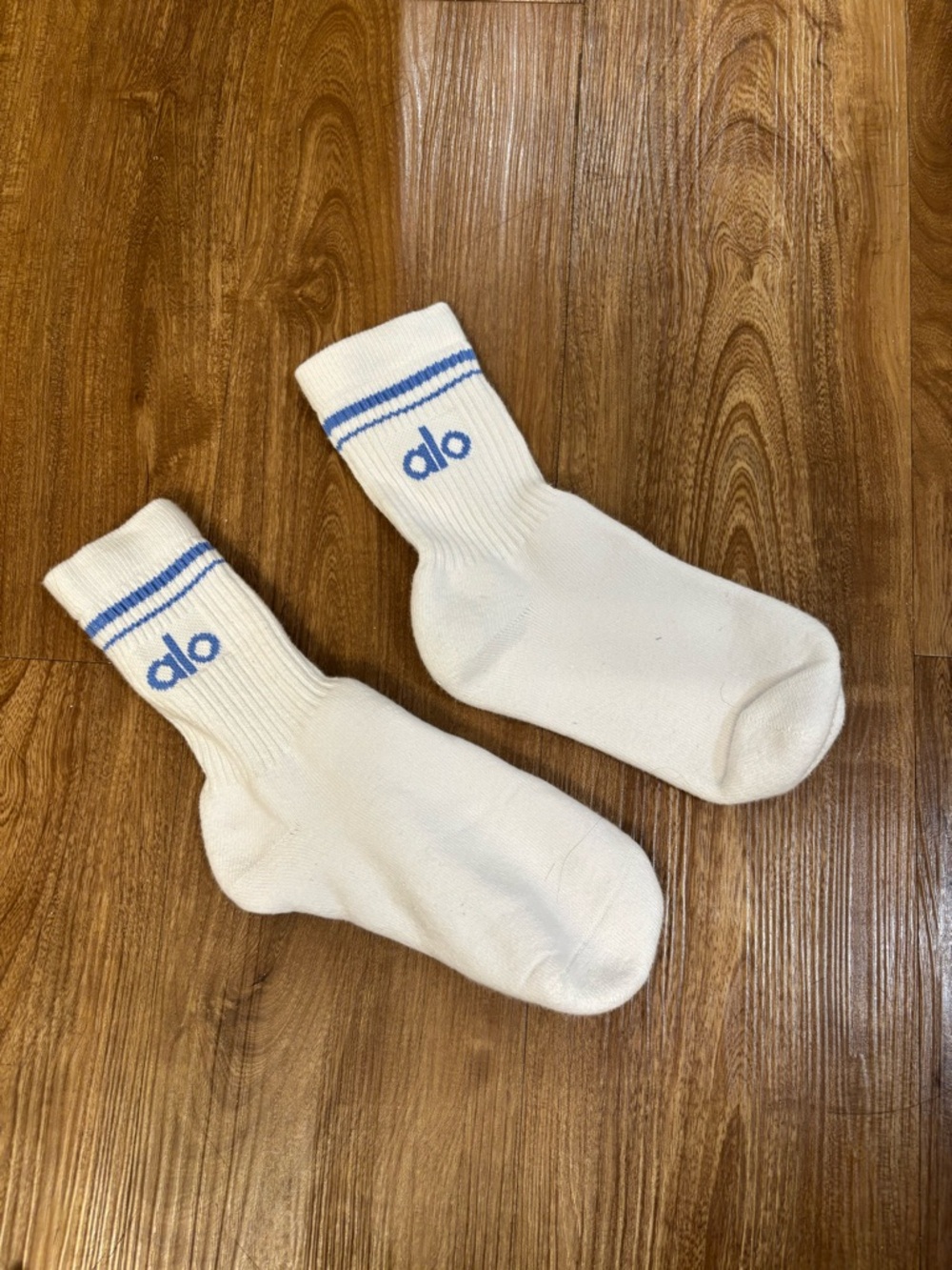 Alo Yoga White Blue Stripe Crew Socks Athletic Gym Unisex Cotton Ribbed Logo